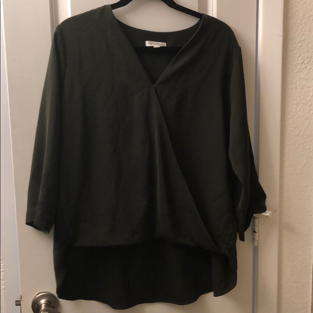 3/4 length green blouse